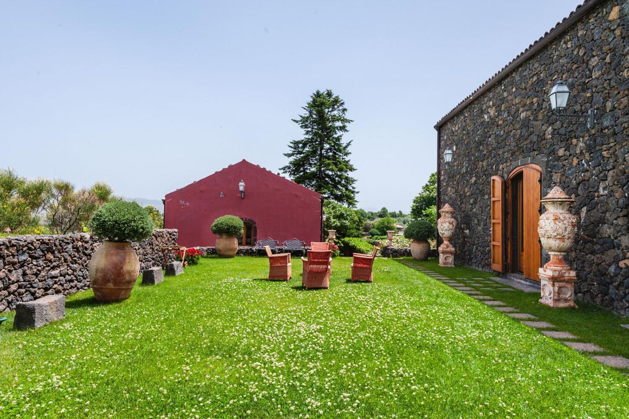 Terrazze Dell'Etna - Country Rooms And Apartments Рандаццо Экстерьер фото