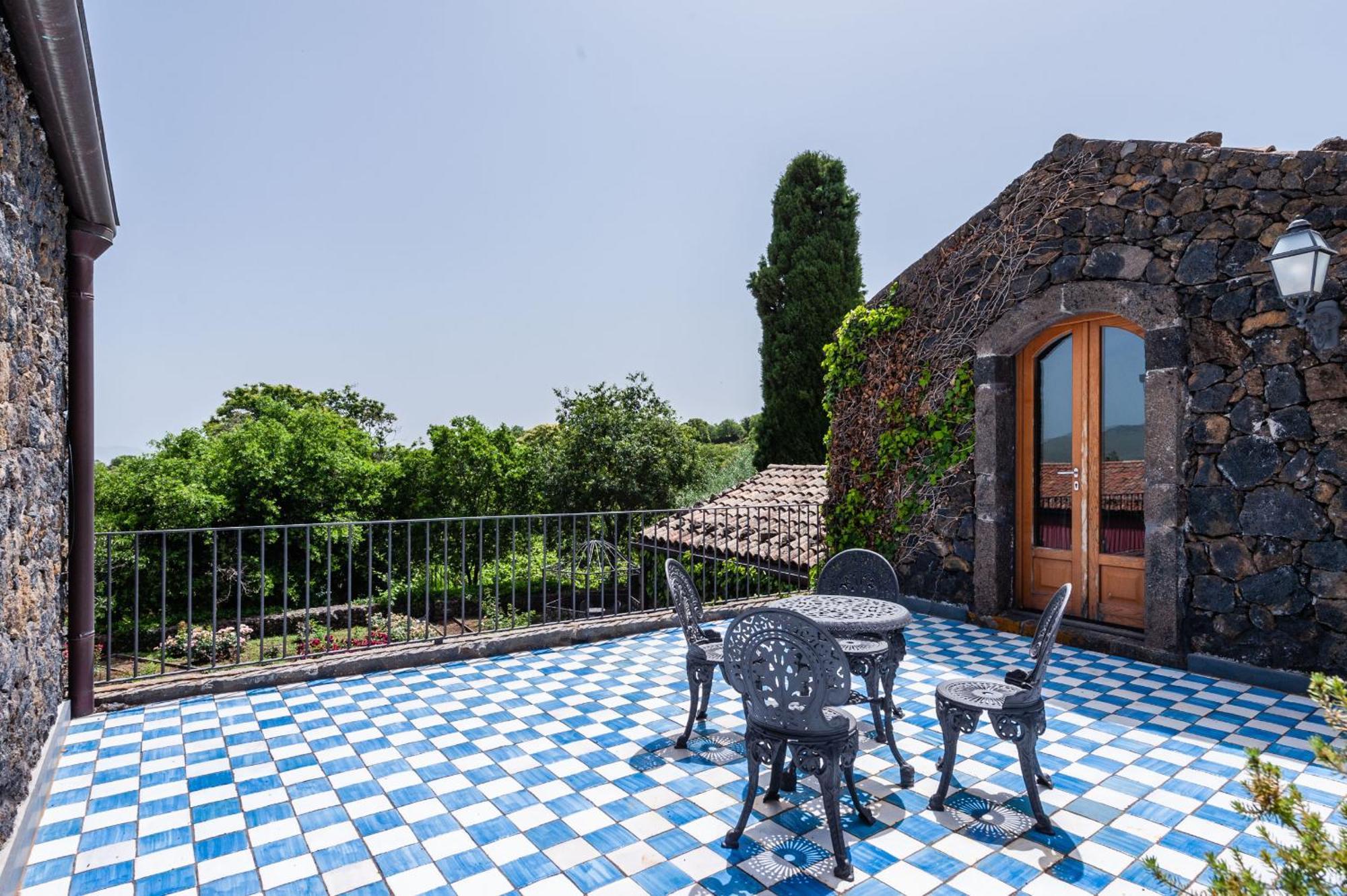 Terrazze Dell'Etna - Country Rooms And Apartments Рандаццо Экстерьер фото