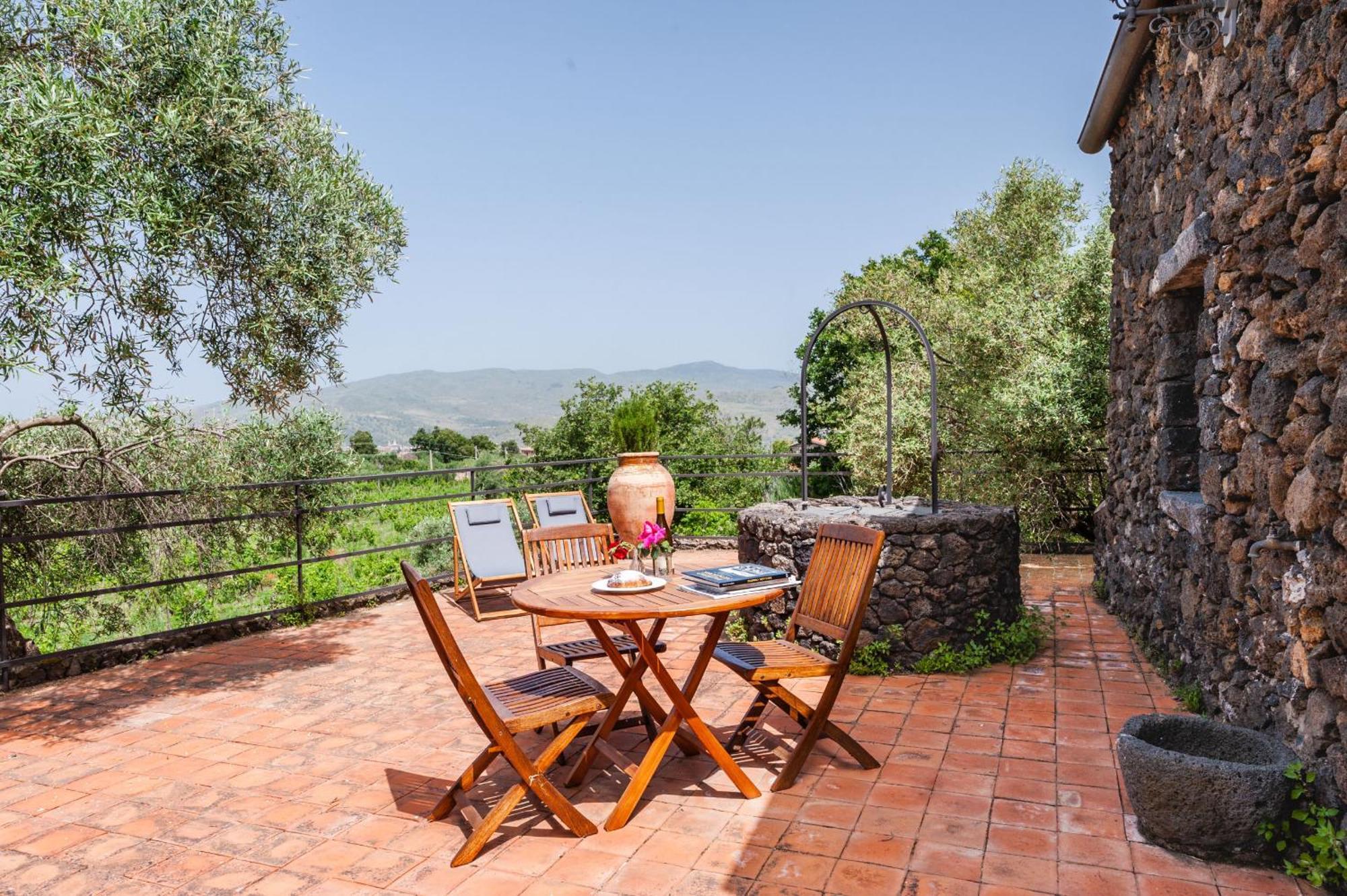 Terrazze Dell'Etna - Country Rooms And Apartments Рандаццо Экстерьер фото